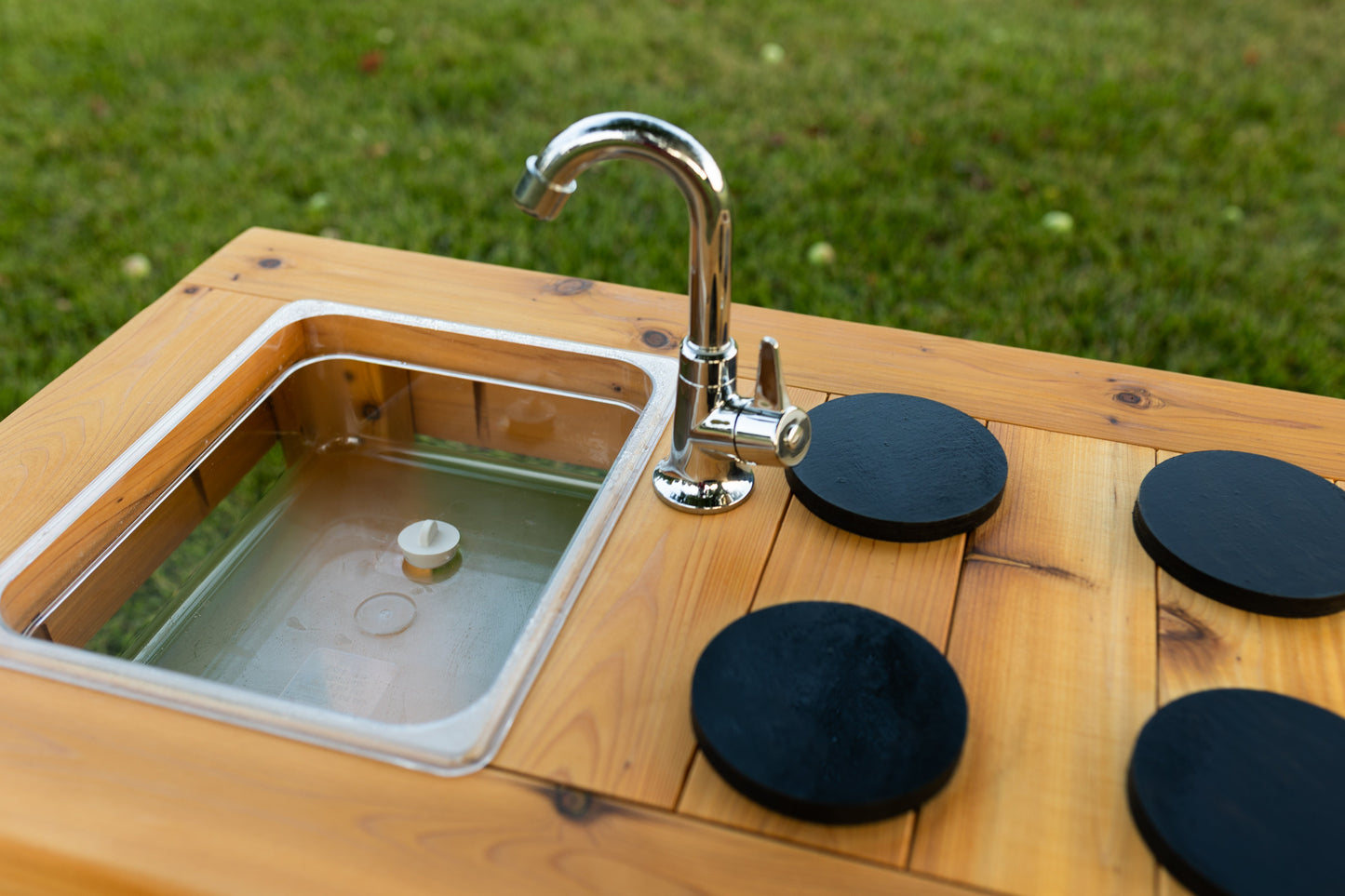 Centered Simple Mud Kitchen (Clear Sinks)