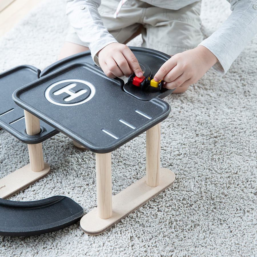 PlanToys Race N Play Parking Garge