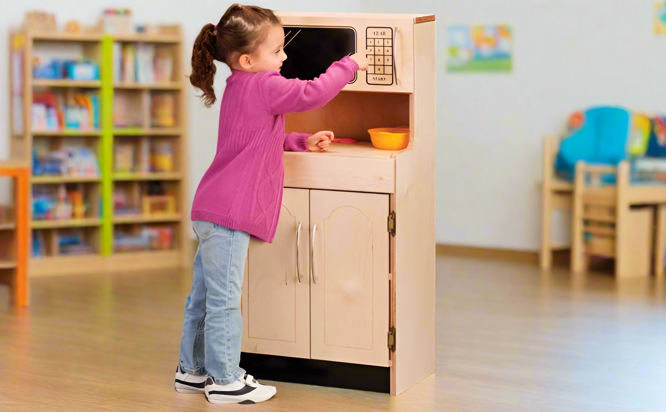Armoire de jeu en bois dur – Fabriquée au Canada