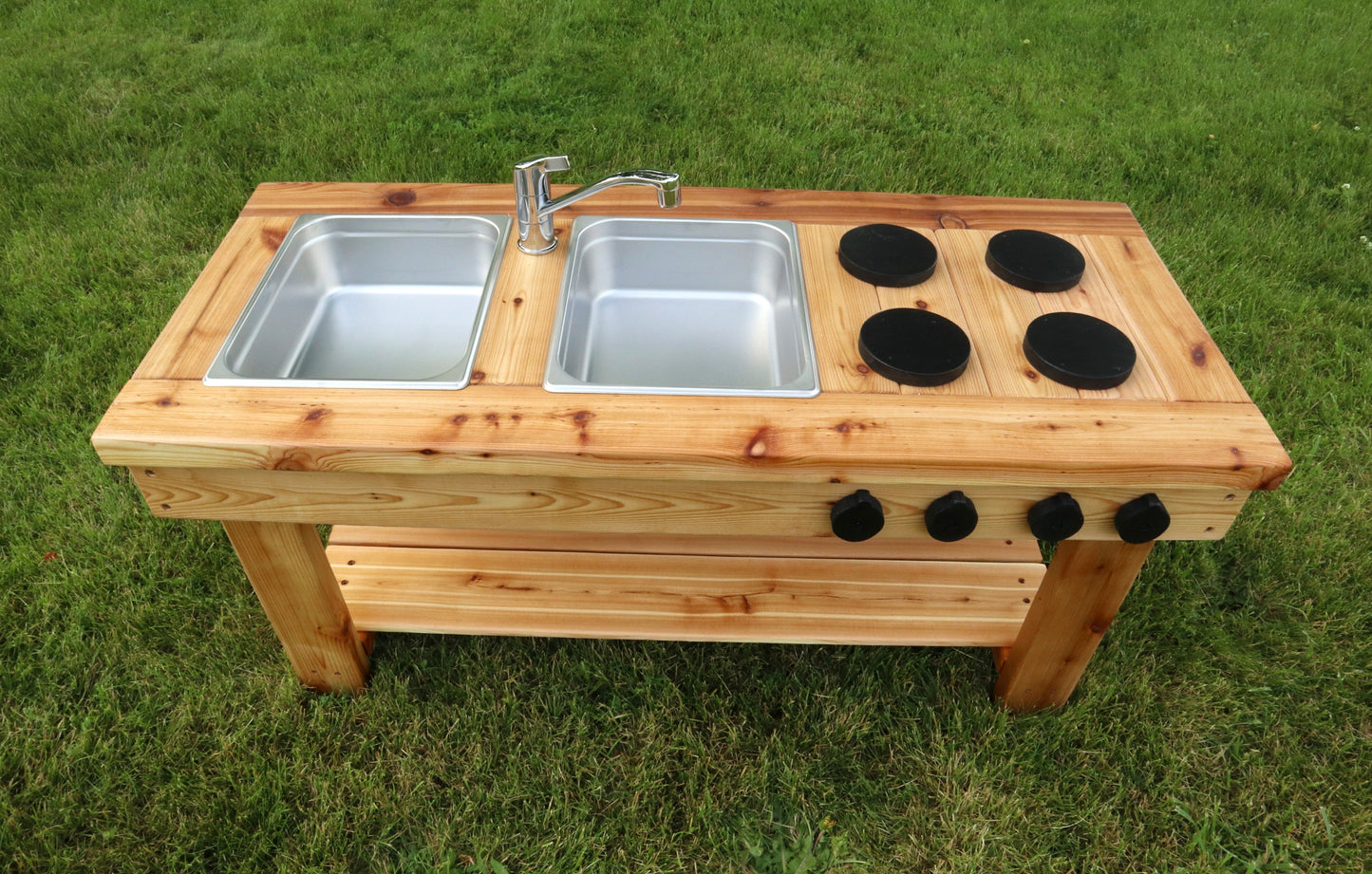 Simple Mud Kitchen (with shelf)