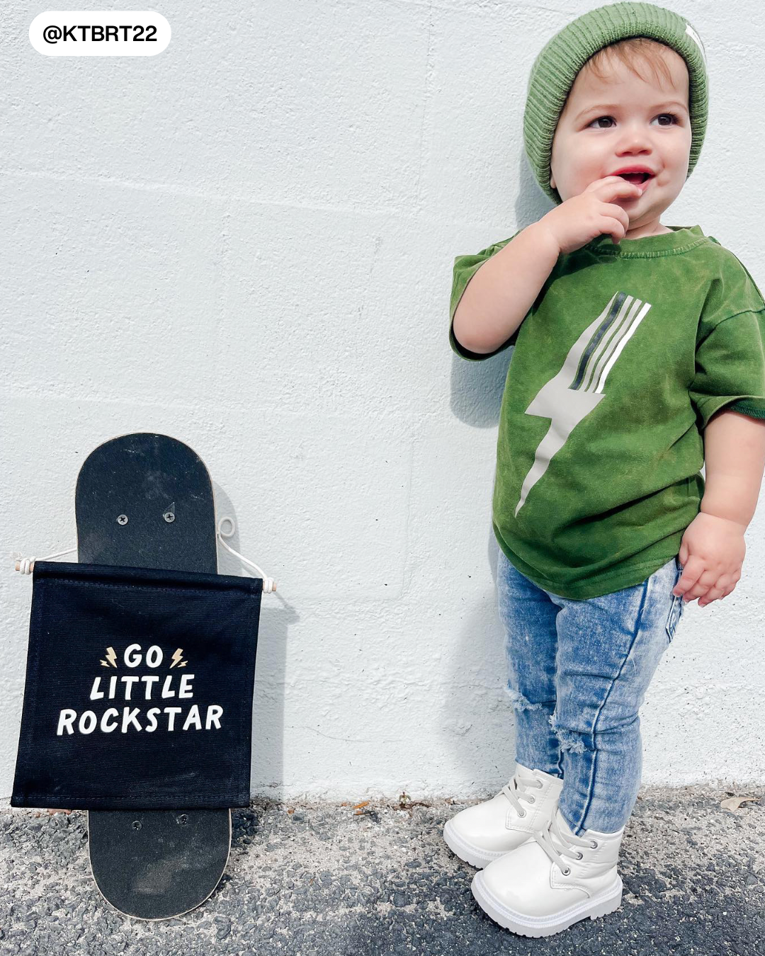 Panneau à suspendre en toile Go Little Rockstar (noir)