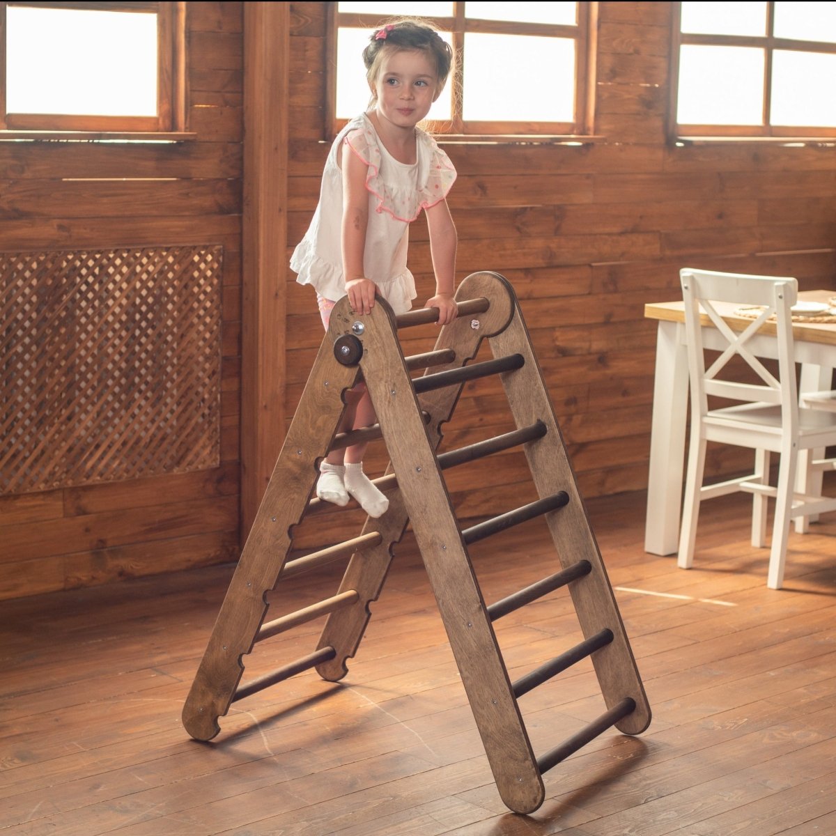 Échelle triangulaire - Grimpeur Montessori pour les tout-petits 1-7 ans – Chocolat