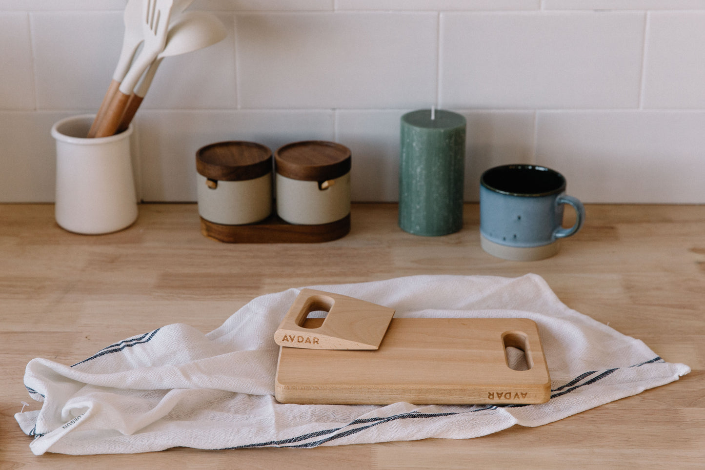 Planche à découper en bois Montessori Avdar