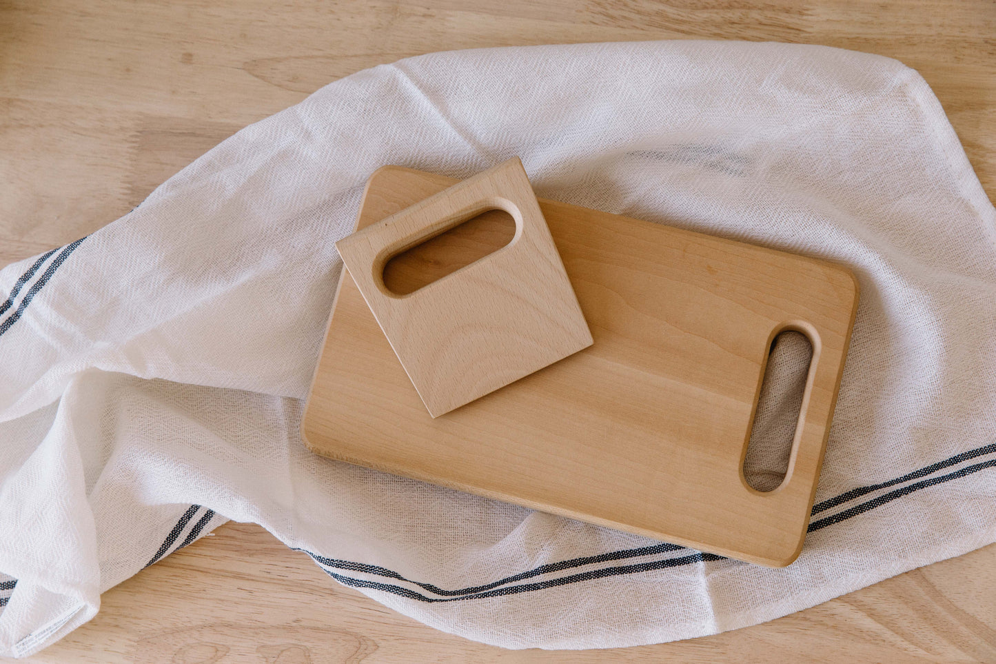 Planche à découper en bois Montessori Avdar