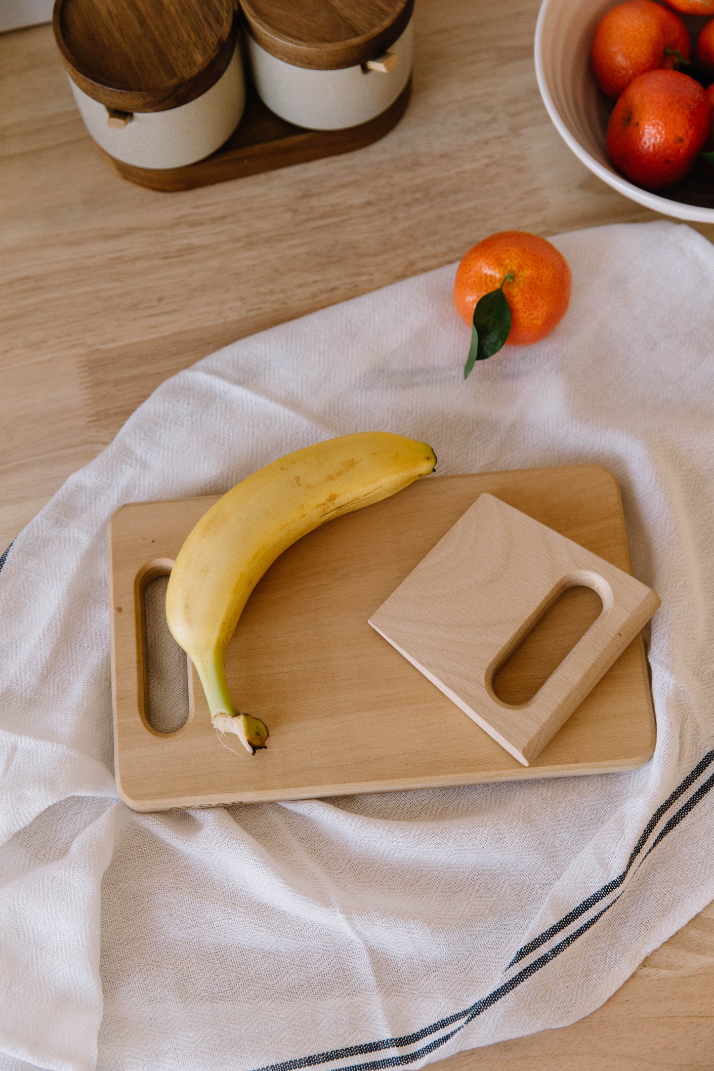 Planche à découper en bois Montessori Avdar