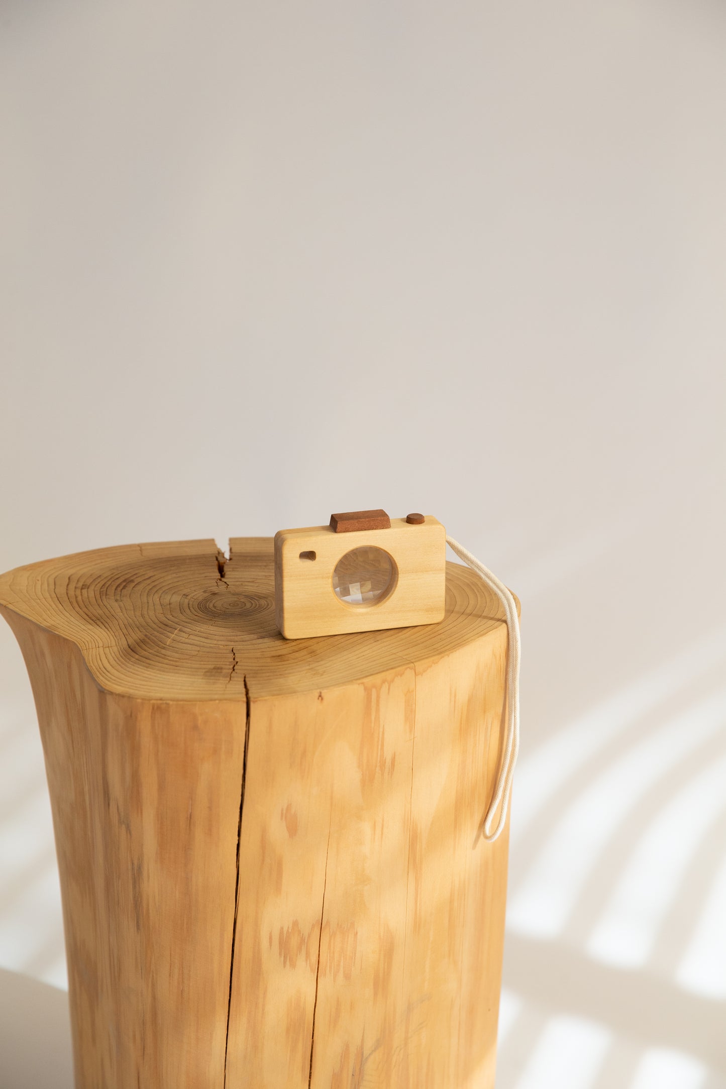 Appareil photo jouet en bois par Avdar