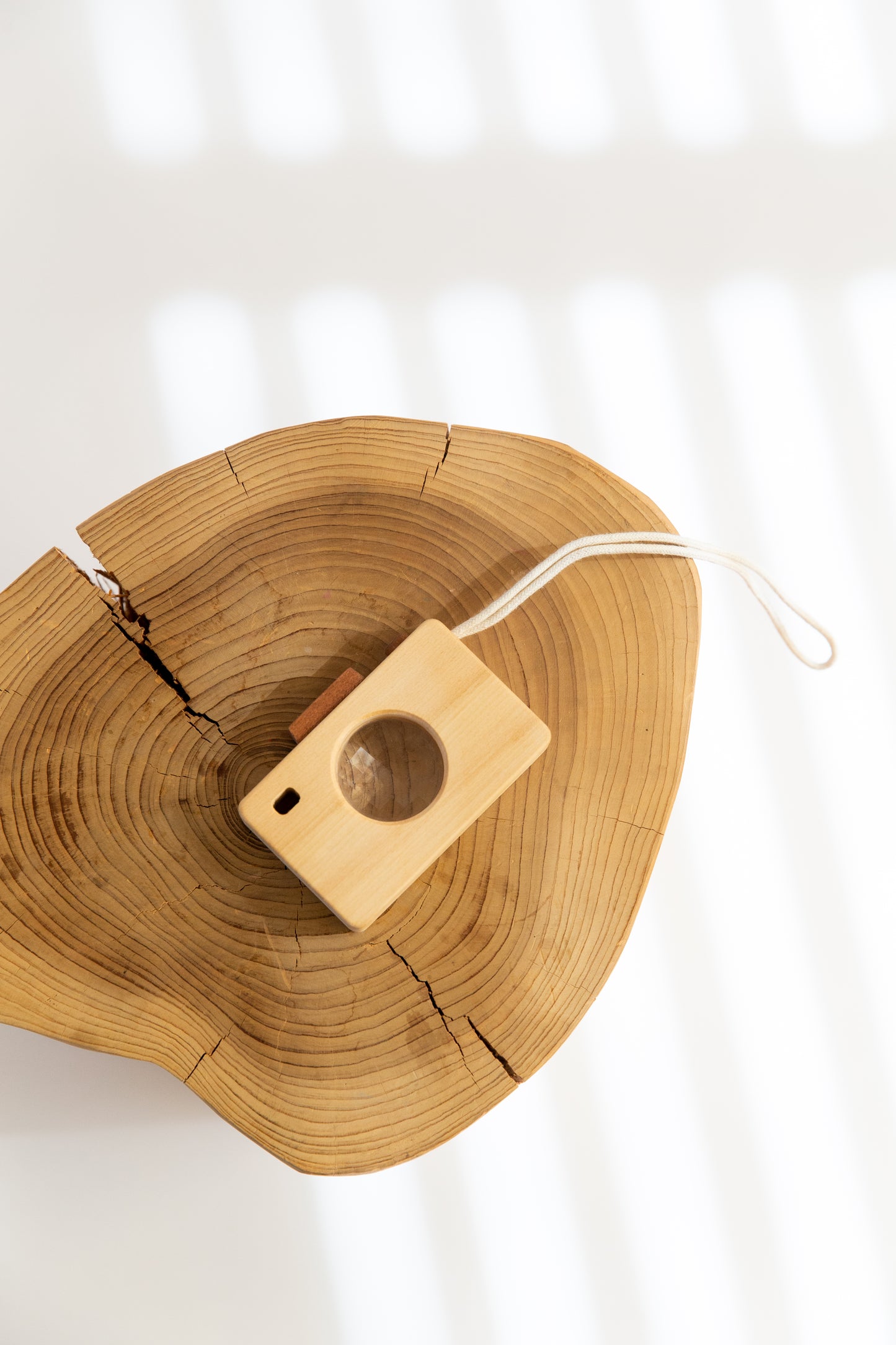 Appareil photo jouet en bois par Avdar