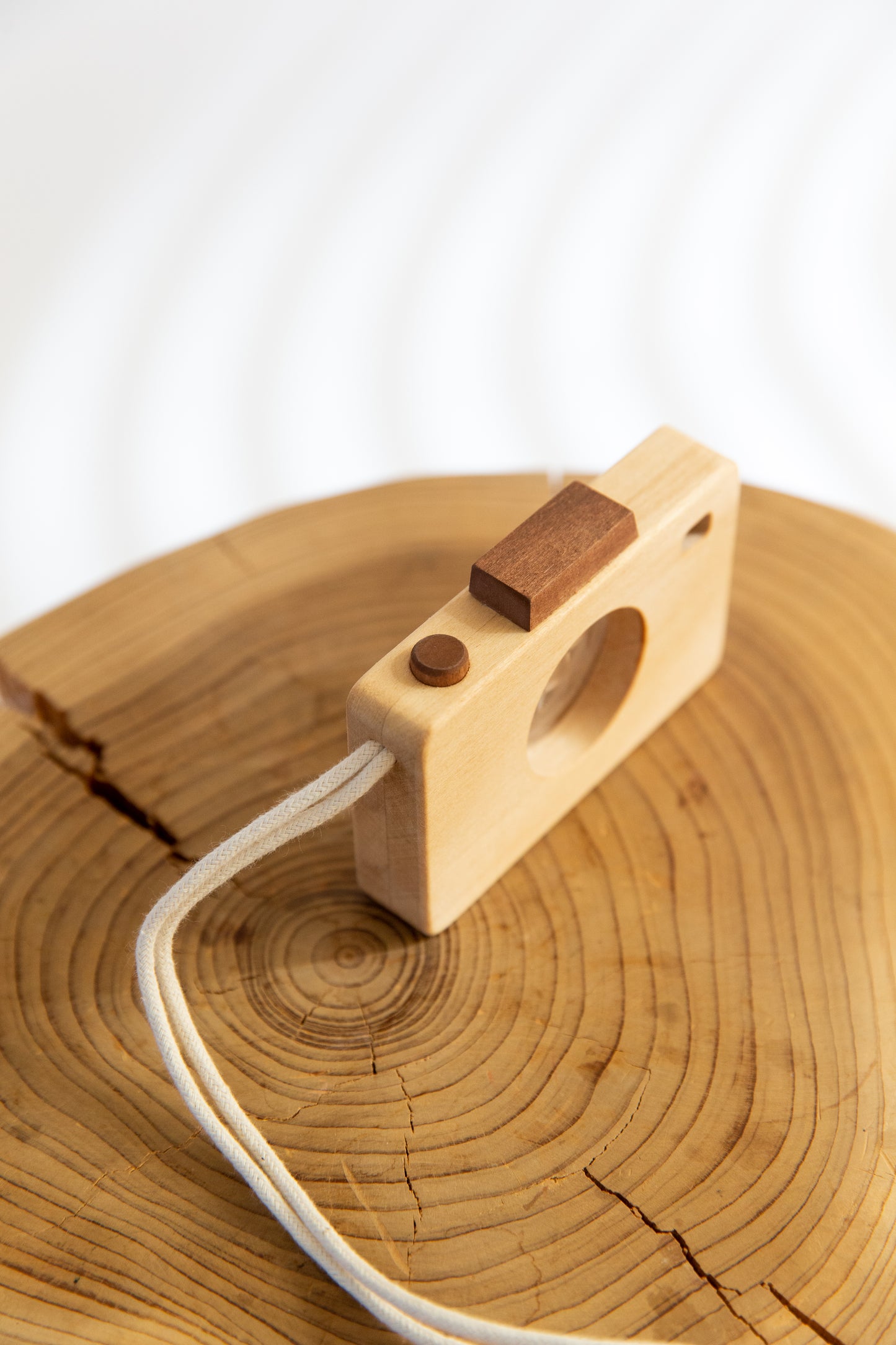 Appareil photo jouet en bois par Avdar