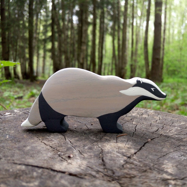 Figurine de blaireau - Animaux Waldorf par chenille en bois