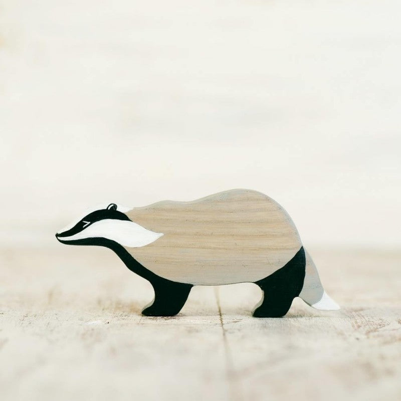 Figurine de blaireau - Animaux Waldorf par chenille en bois