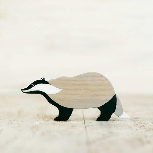 Figurine de blaireau - Animaux Waldorf par chenille en bois