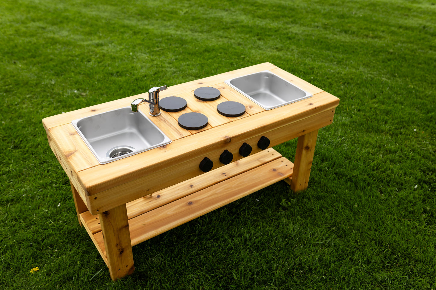 Centered Simple Mud Kitchen (with shelf)