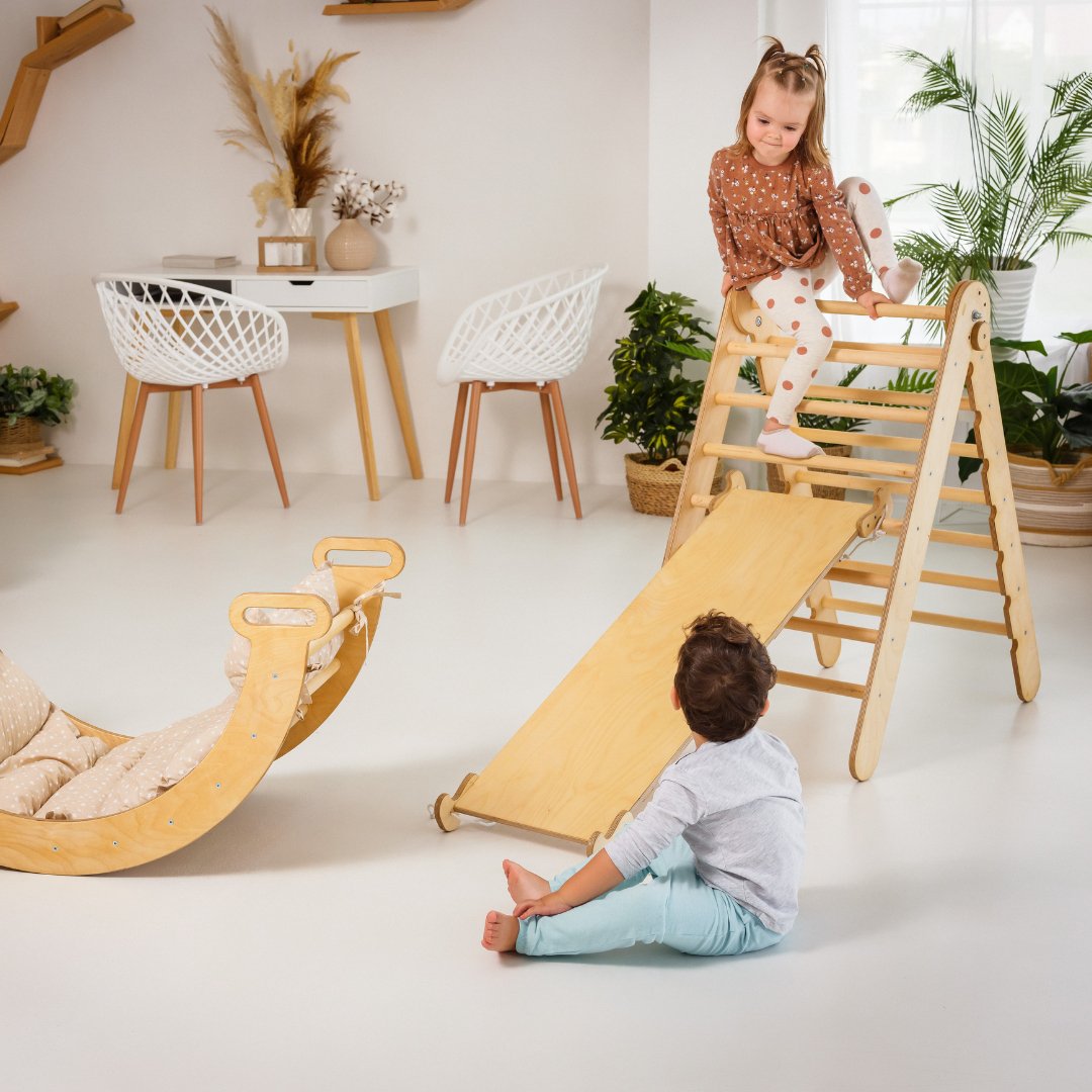 Ensemble d'escalade Montessori 4 en 1 : échelle triangulaire + arche d'escalade + planche à toboggan + coussin beige