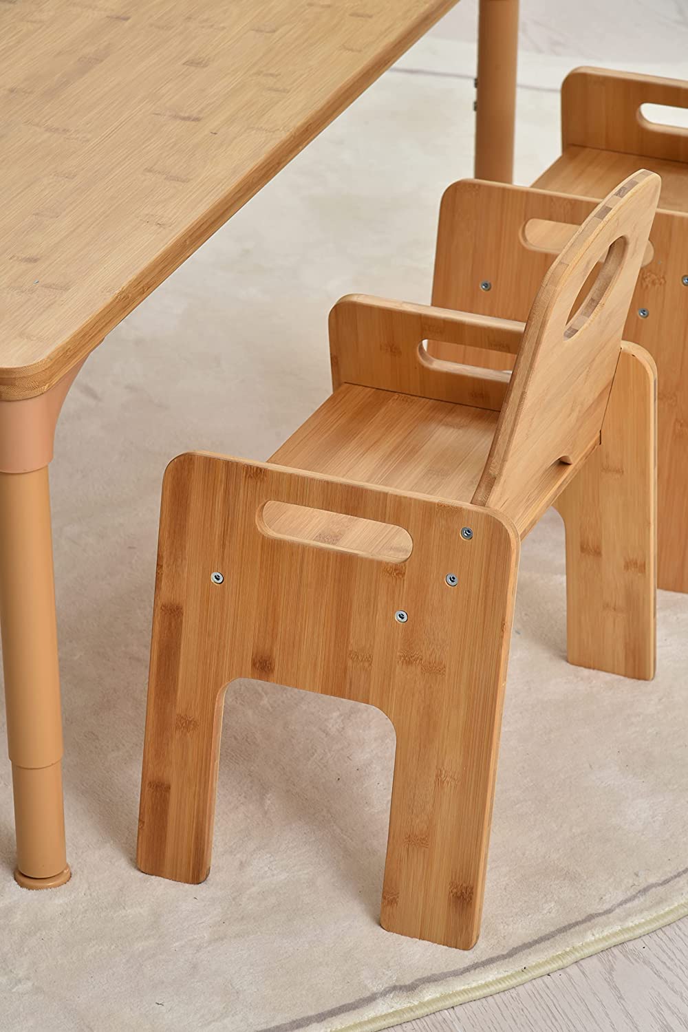 Adrian - Ensemble table et chaises en bambou pour tout-petits, 5 pièces, par Avenlur