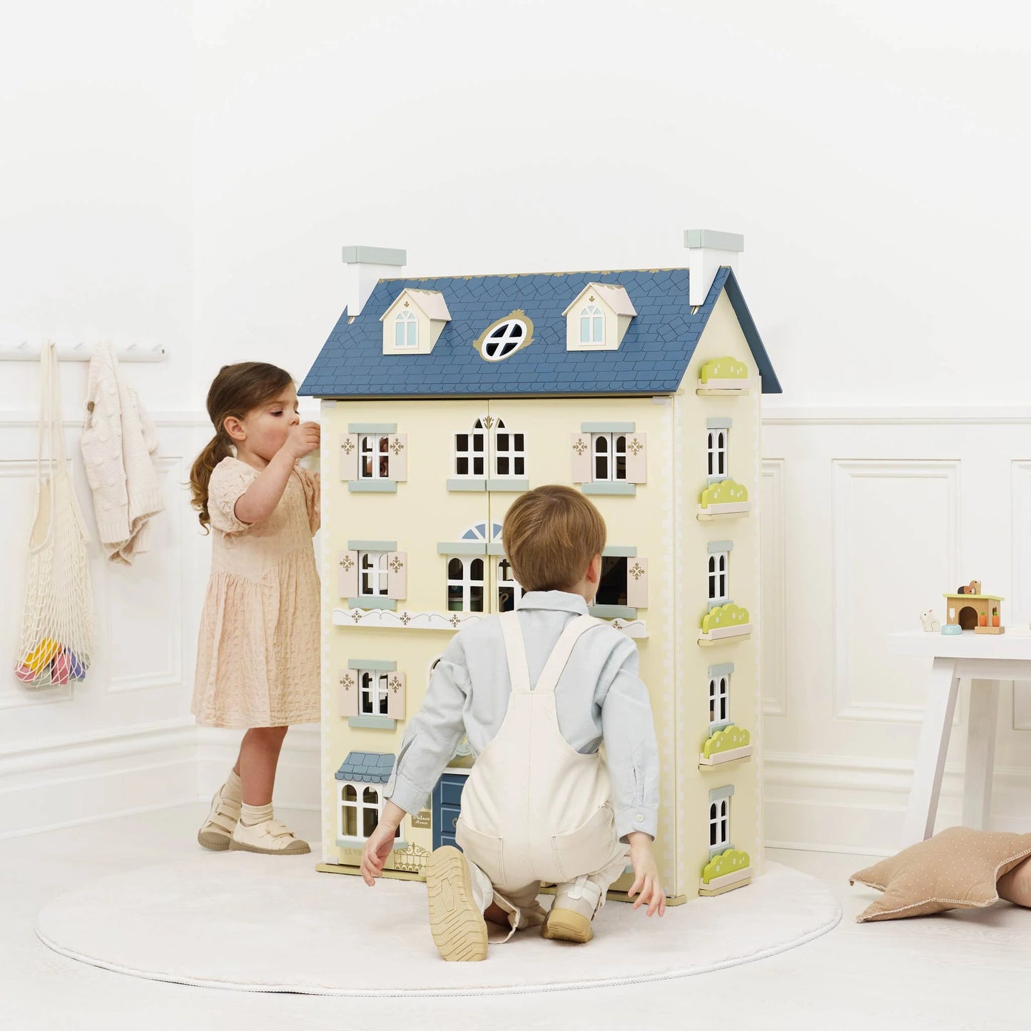Palace Wooden Dolls House- by Le Toy Van