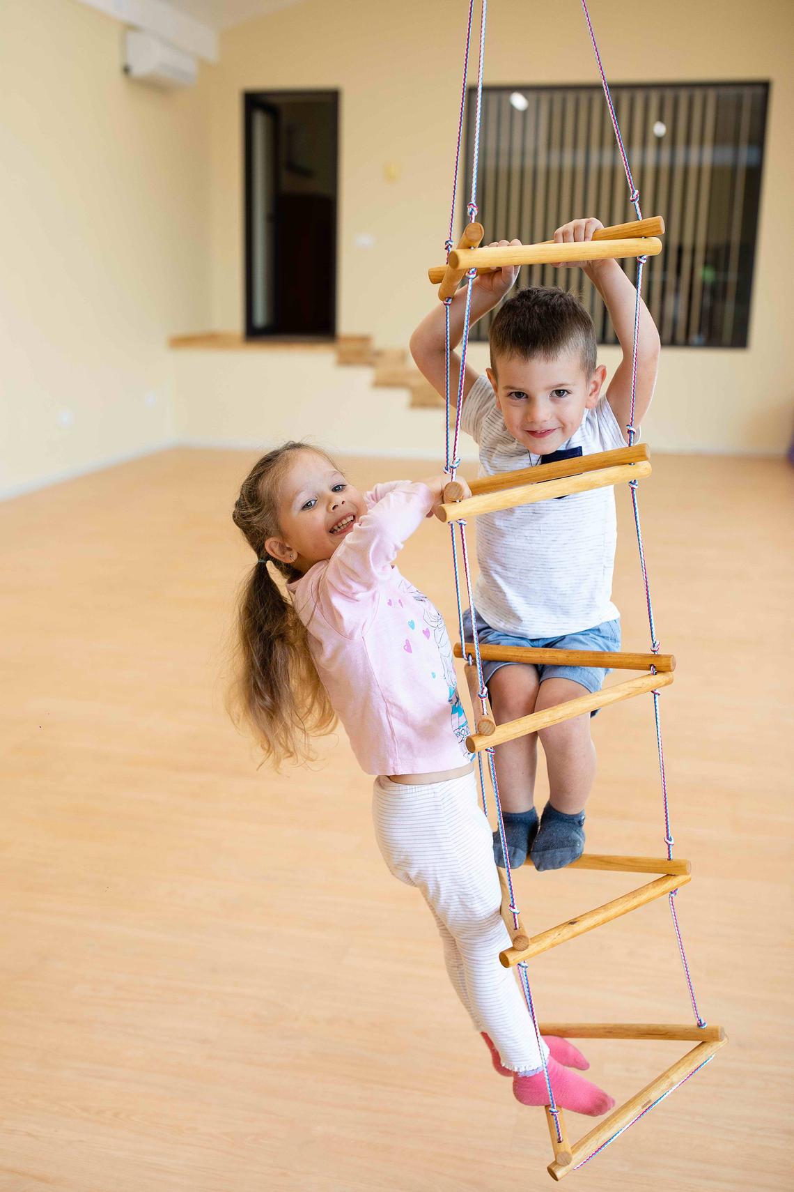 Échelle de corde triangulaire pour enfants