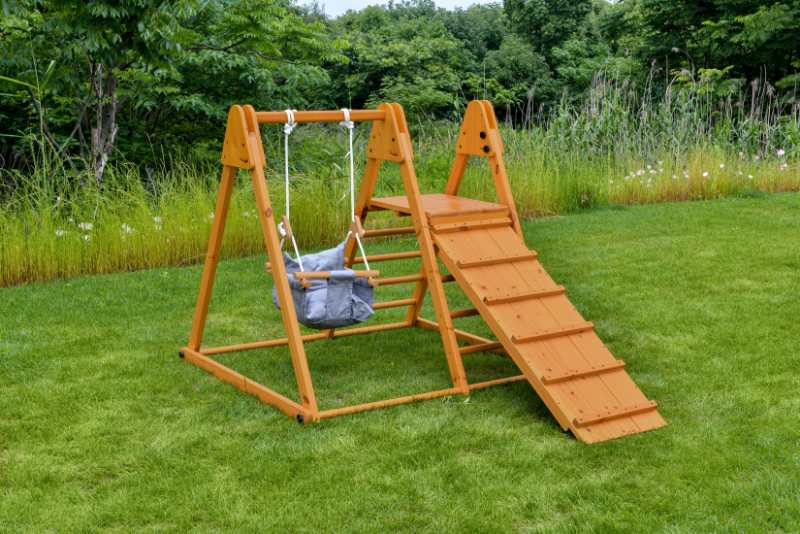 Juniper - Real Wood Folding Playset by Avenlur