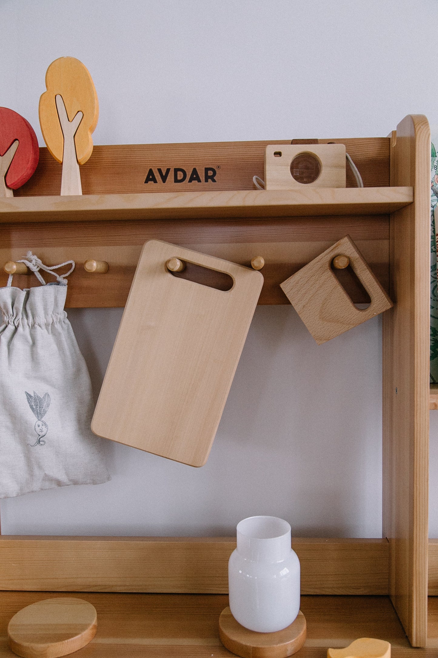 Planche à découper en bois Montessori Avdar 